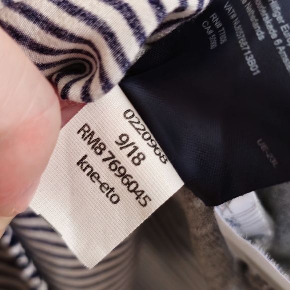 Tommy Hilfiger Women's Grey & Navy Monogrammed Pinstripe Sweatshirt Size Large - Picture 7 of 7